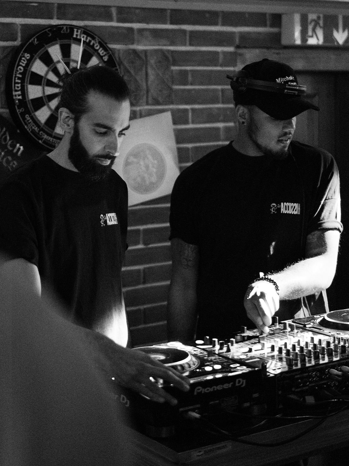 DJ set de No Sausage et Umbe Nalle au Bar Amadeus